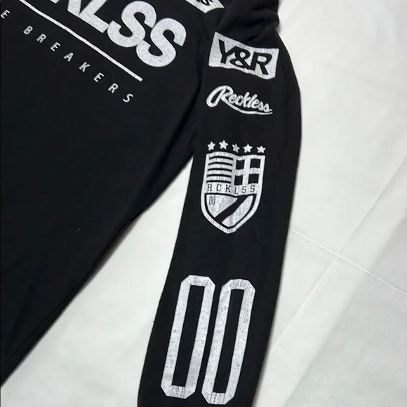 Young and reckless long sleeve spell out men’s size medium rule breakers - Picture 3 of 10